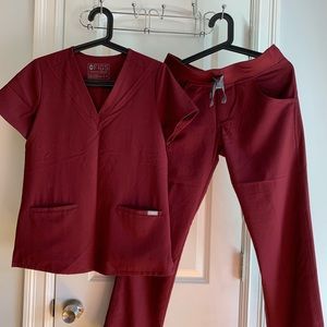 FIGS - Casma Three-Pocket Scrub Top and Kade Cargo Scrub Pants